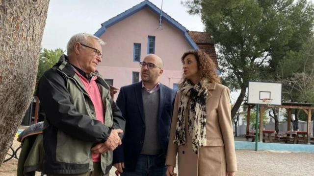 Joan Ribó(izquierda) junto a la concejal Maite Ibáñez (derecha) en el proyecto de acogida de Rocafort. EE