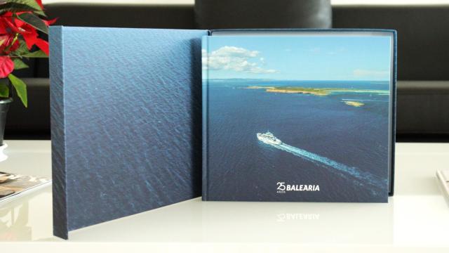 El libro recopila la amplia trayectoria de la empresa.