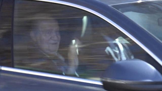 El rey Juan Carlos a su llegada a Madrid en la mañana de este miércoles, 20 de diciembre.