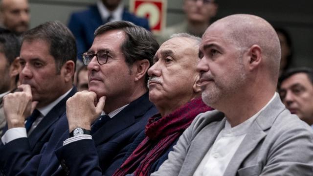 (I-D) El presidente de la Cepyme, Gerardo Cuerva; el presidente de la CEOE, Antonio Garamendi; el secretario general de UGT, Pepe Álvarez y el secretario general de CCOO, Unai Sordo.