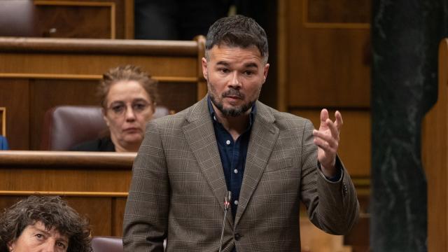 El portavoz de ERC en el Congreso, Gabriel Rufián, interviene durante una sesión de control al Gobierno