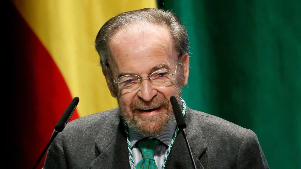 Antonio Burgos, tras ser nombrado Hijo Predilecto de Andaluciía en 2020.