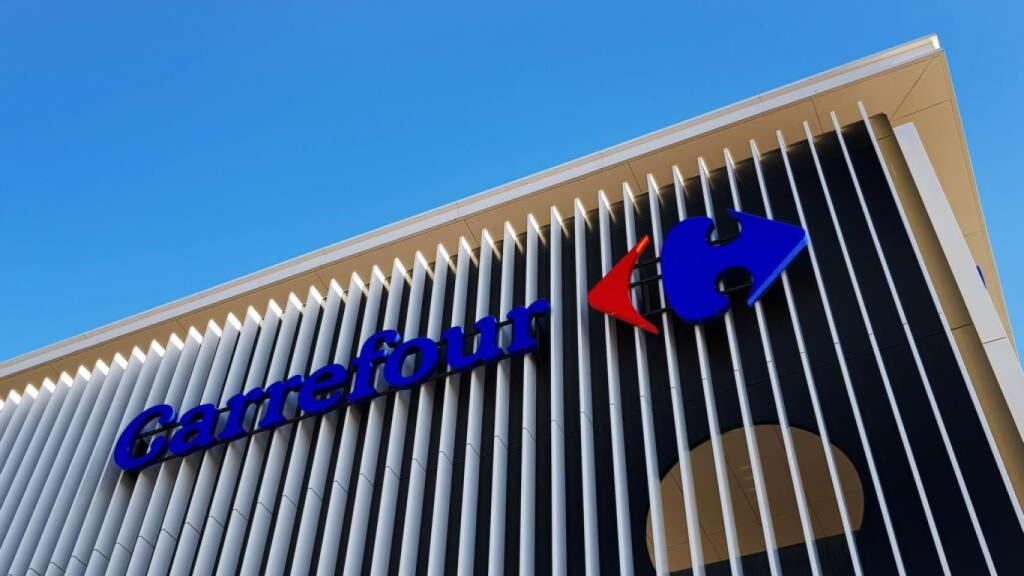 Fachada Carrefour.