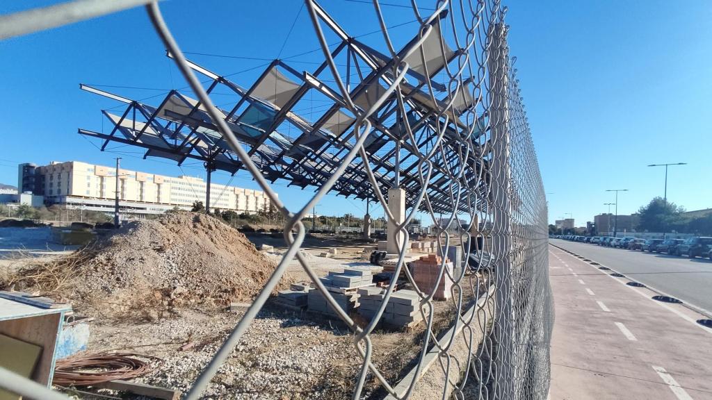 Otra imagen del estado de paralización de las obras.