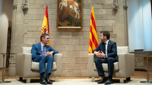 El presidente del Gobierno, Pedro Sánchez, y el presidente catalán, Pere Aragonès, en su última reunión en Barcelona, en diciembre de 2023.