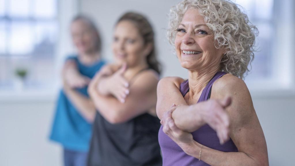Imagen de tres mujeres haciendo deporte