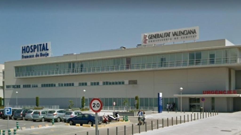 Una mujer con dos órdenes de alejamiento trata de arrancarle los testículos a su pareja en Gandía