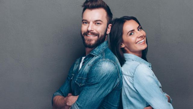 Imagen de una pareja joven sonriendo