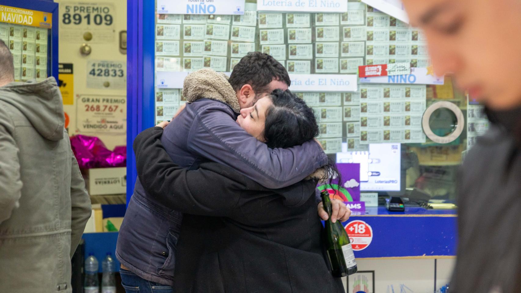 El Gordo de la Lotería de Navidad cae en Toledo por primera vez: las fotos de la celebración