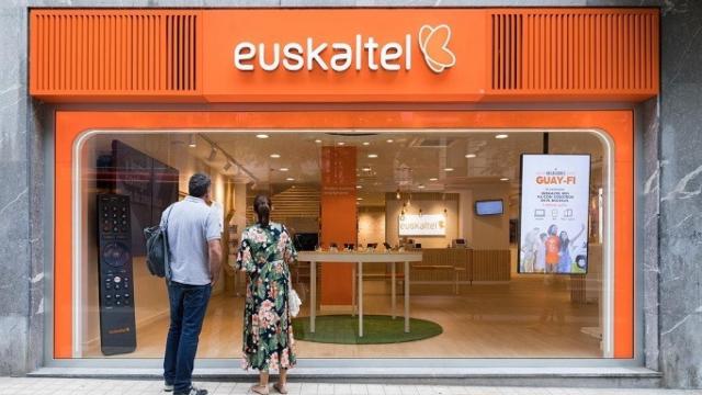 Establecimiento de la empresa de telecomunicaciones vasca Euskaltel.