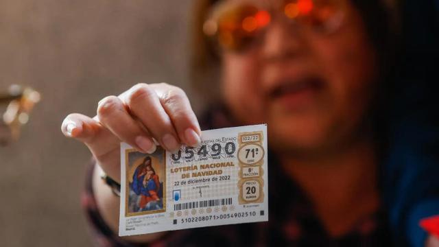 Perla, la mujer a la que tocó el Gordo en el Teatro Real.