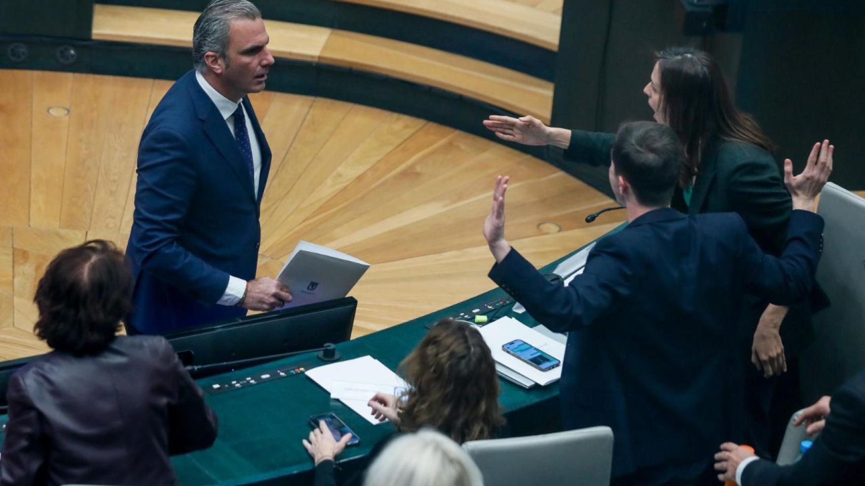 Almeida, Maroto y Maestre piden la dimisión inmediata de Ortega Smith por su agresión a un concejal