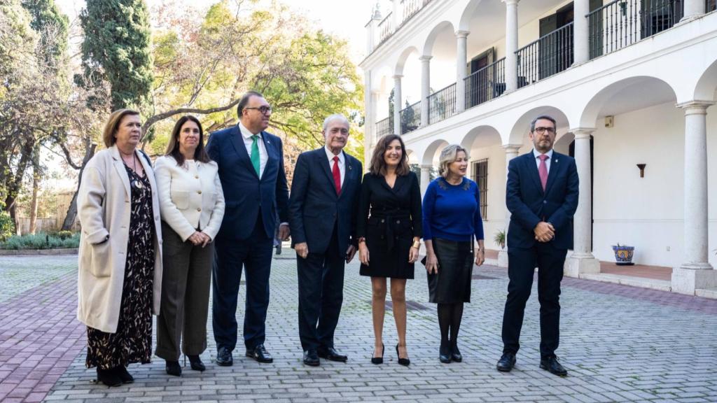 Varias de las autoridades que han acudido al 30 aniversario de La Cónsula.