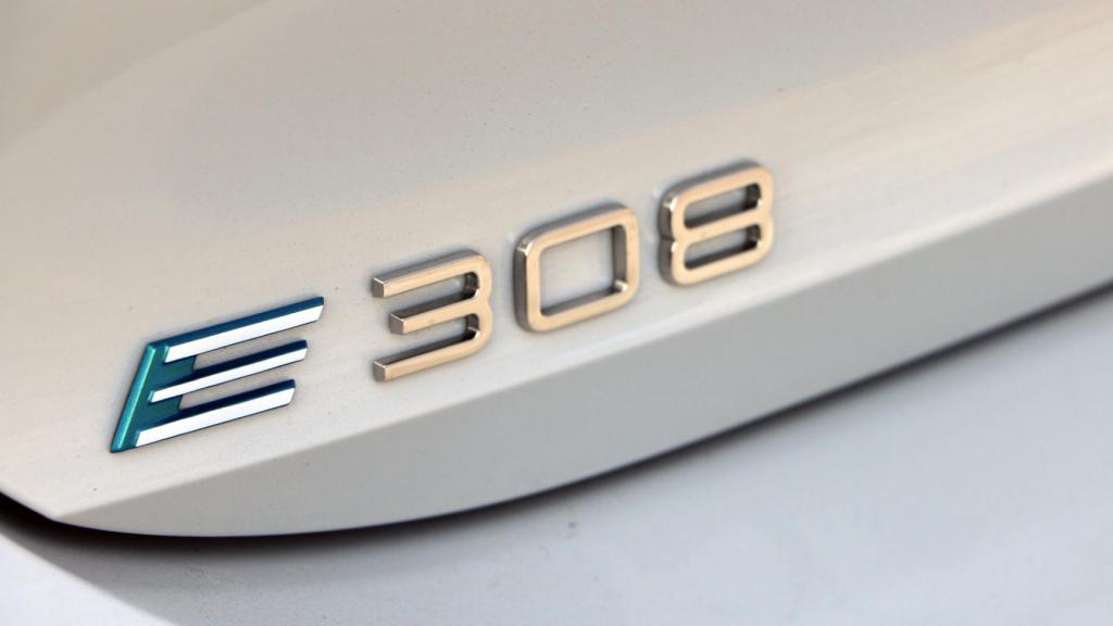 Peugeot E-308.