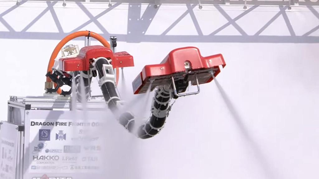 El robot Dragon Firefighter durante la ceremonia de apertura del WRS2020