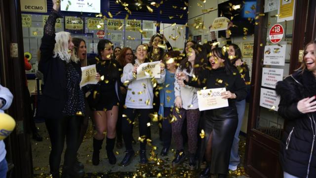 Celebración de El Gordo en una administración madrileña.