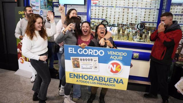 Celebración por el Gordo en Écija.