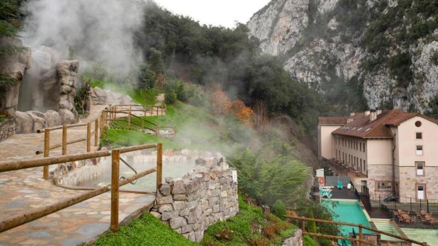 Una cueva termal a los pies de Picos de Europa: la mejor escapada relajante en Cantabria