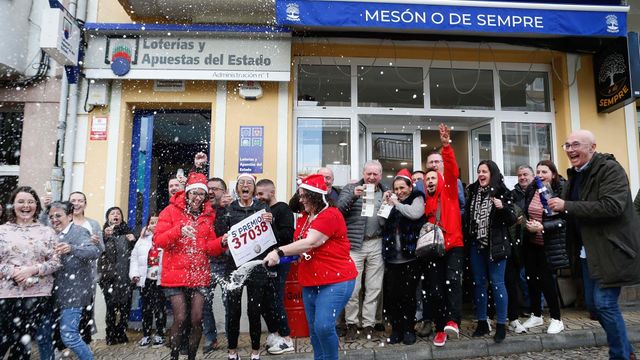 Riotorto celebra el 5º premio de la Lotería de Navidad 2023.