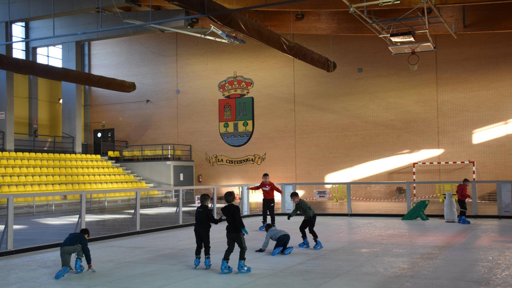 Inauguración de la pista de hielo de La Cistérniga