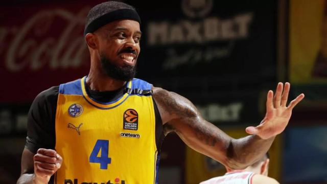 Lorenzo Brown, durante un partido del Maccabi en Euroliga.