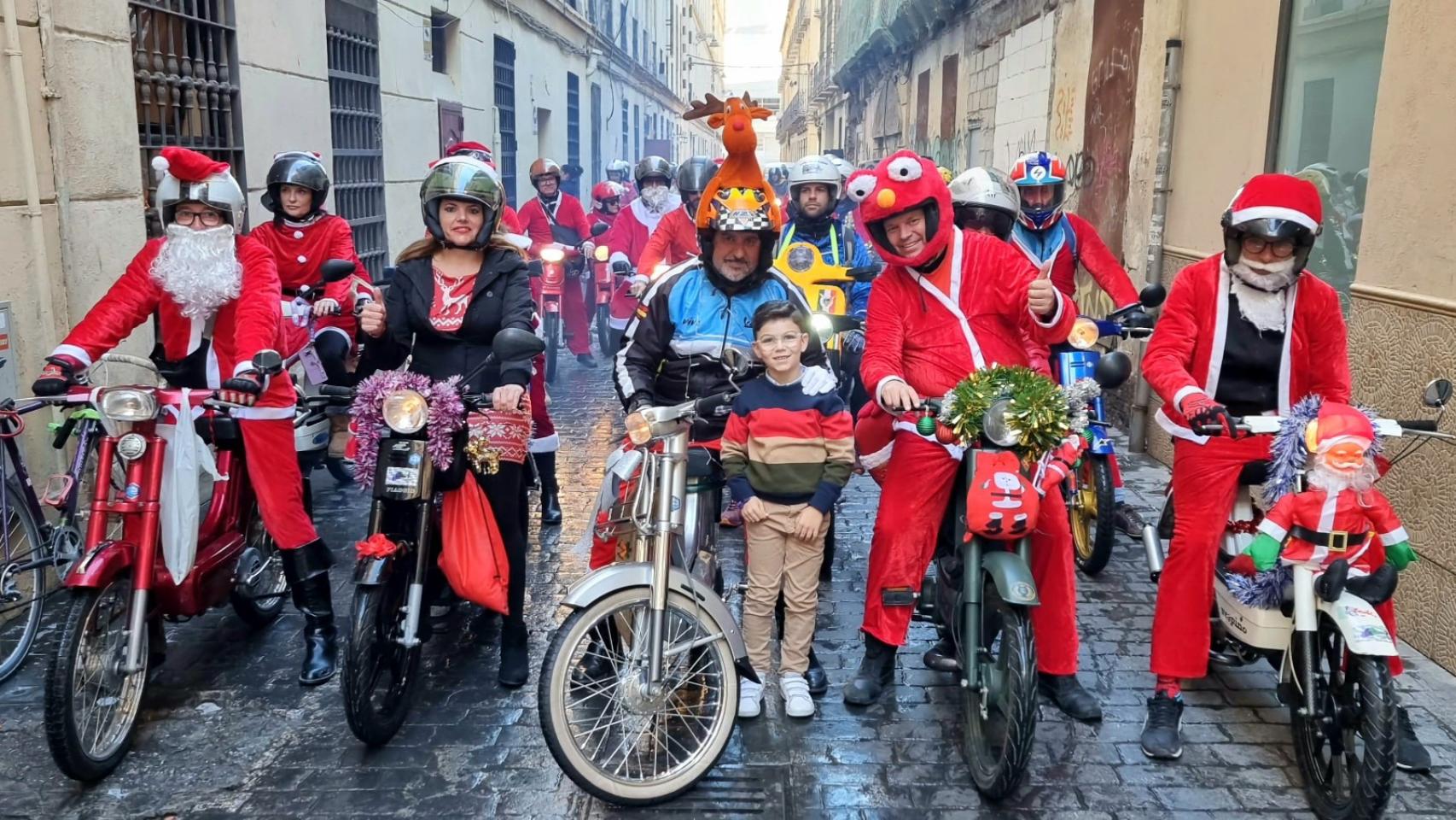 Los participantes en esta iniciativa navideña.