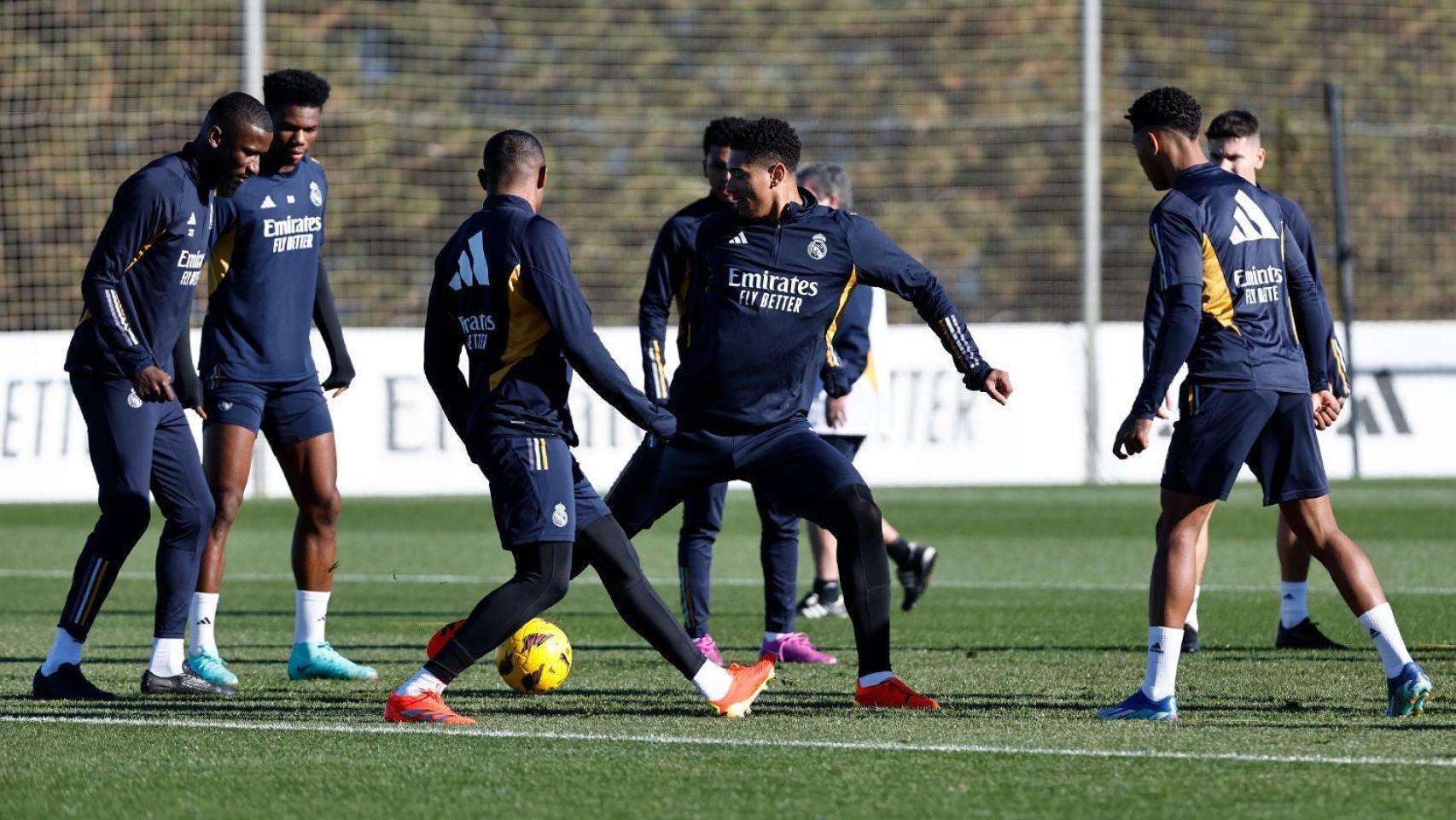Los futbolistas del Real Madrid durante un entrenamiento