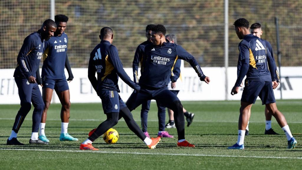Los futbolistas del Real Madrid durante un entrenamiento