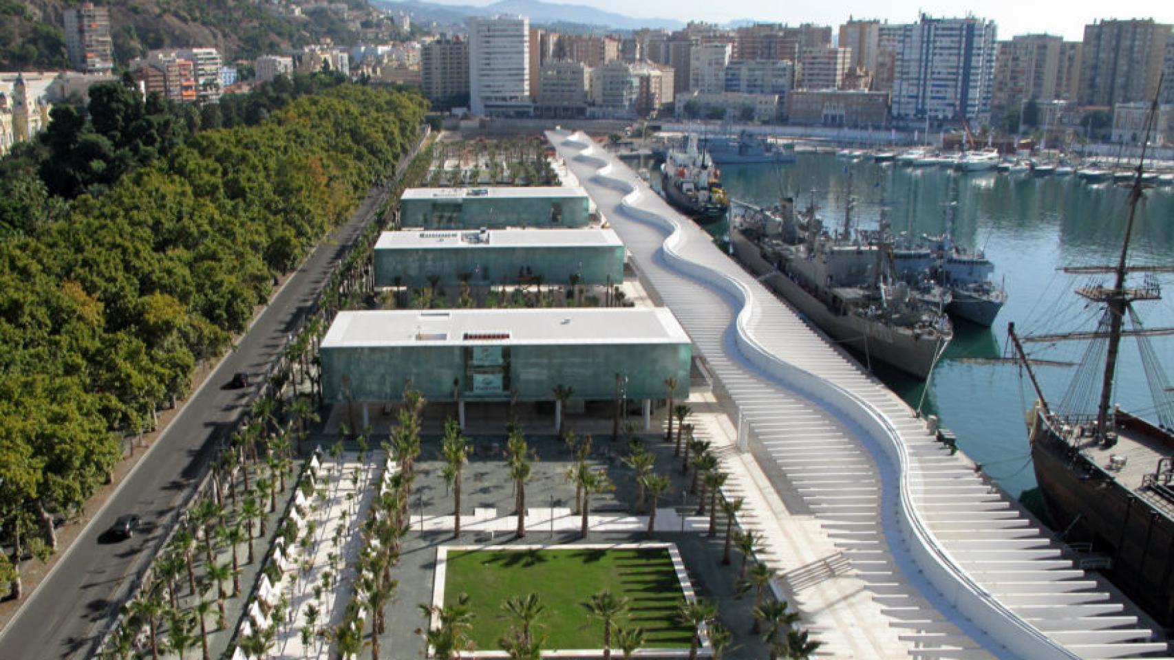 Vista del Palmeral de las Sorpresas del puerto de Málaga.