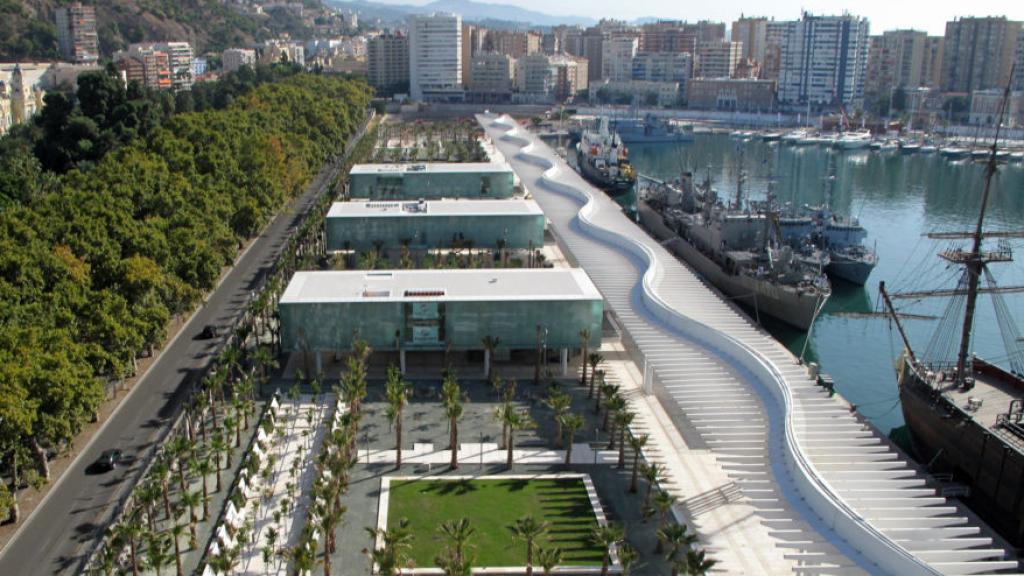 Vista del Palmeral de las Sorpresas del puerto de Málaga.