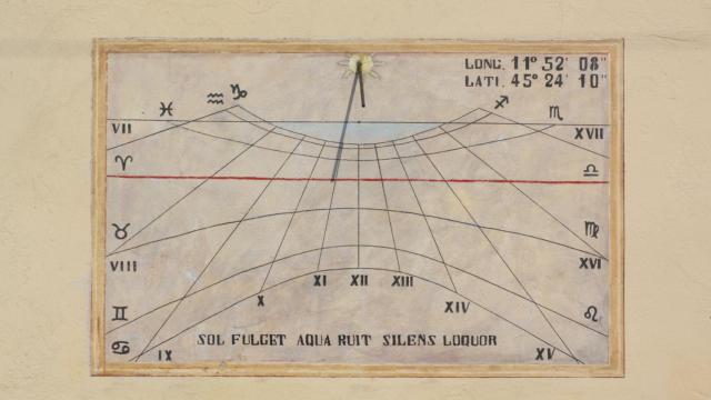 Un calendario antiguo.