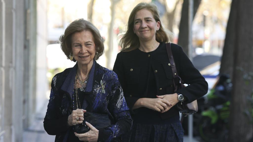 La reina Sofía y la infanta Cristina llegando al restaurante Pabú, la semana pasada.