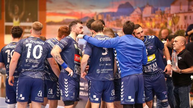 Jugadores del TM Benidorm durante un partido de liga.