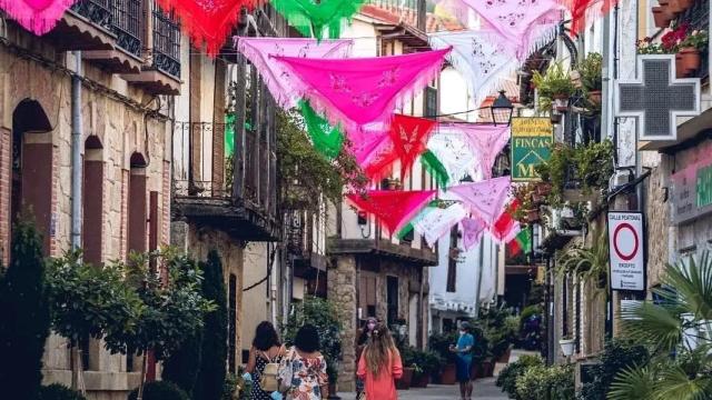 Una de las calles de Candeleda en una imagen de archivo.