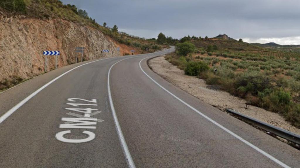 CM-412 a su paso por Elche de la Sierra. Foto: Google.