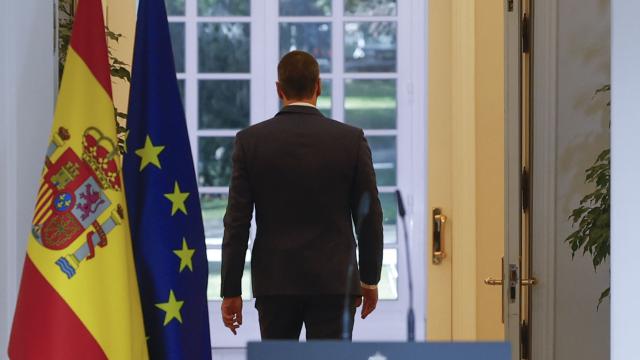Pedro Sánchez tras una comparecencia en el Palacio de la Moncloa.
