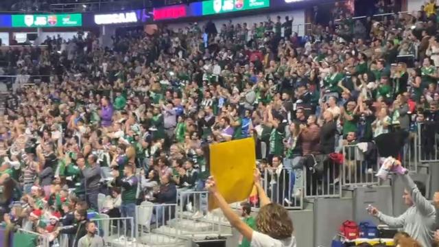 La ovación del Martín Carpena a Darío Brizuela