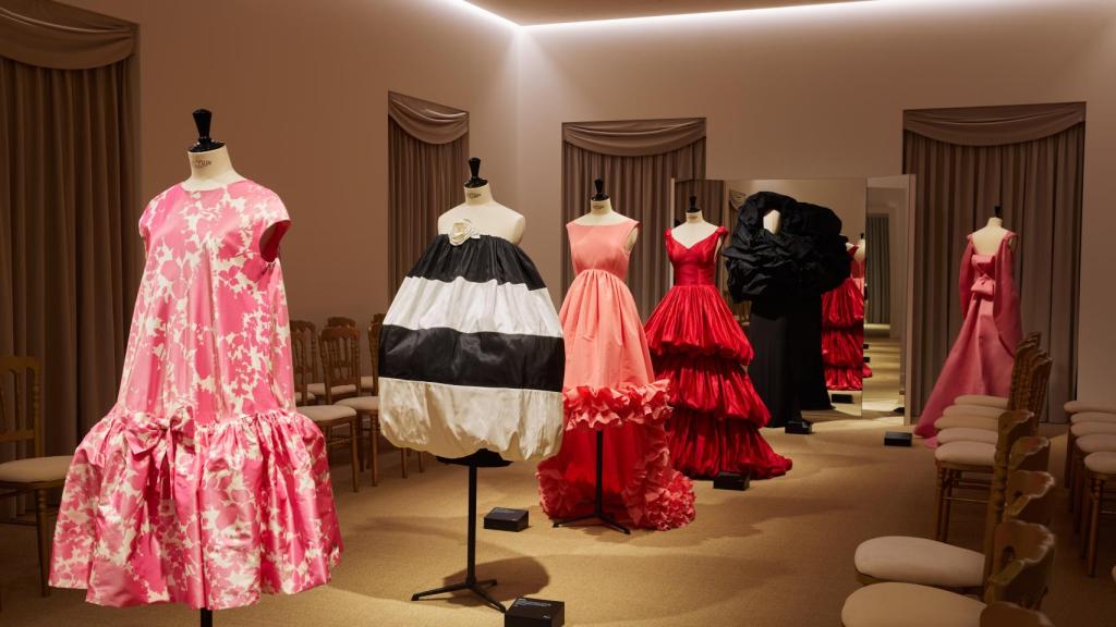 Exposición 'Cristobal Balenciaga' Disney+