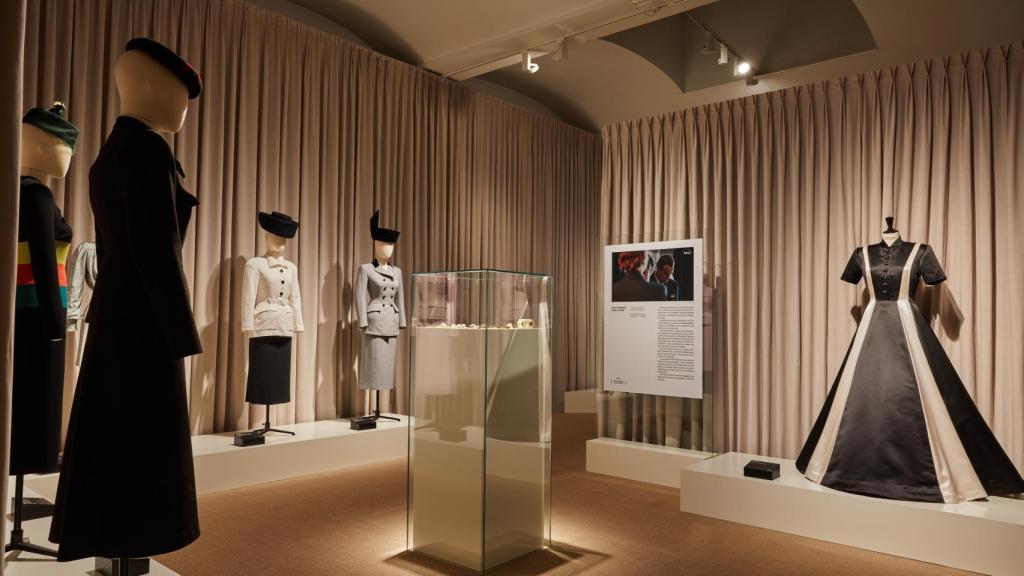 Exposición 'Cristobal Balenciaga' Disney+