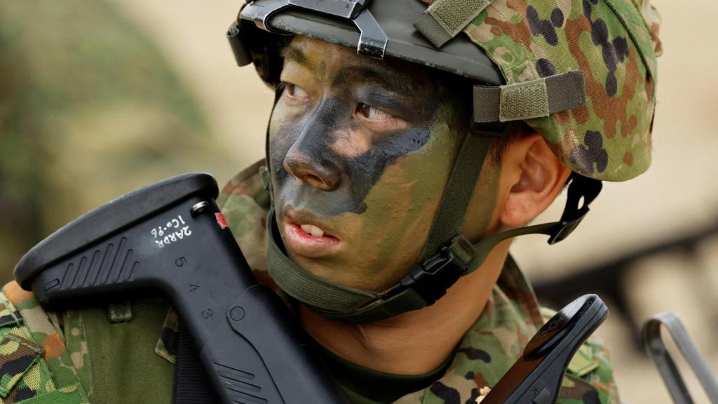 Un soldado japonés durante unas maniobras.
