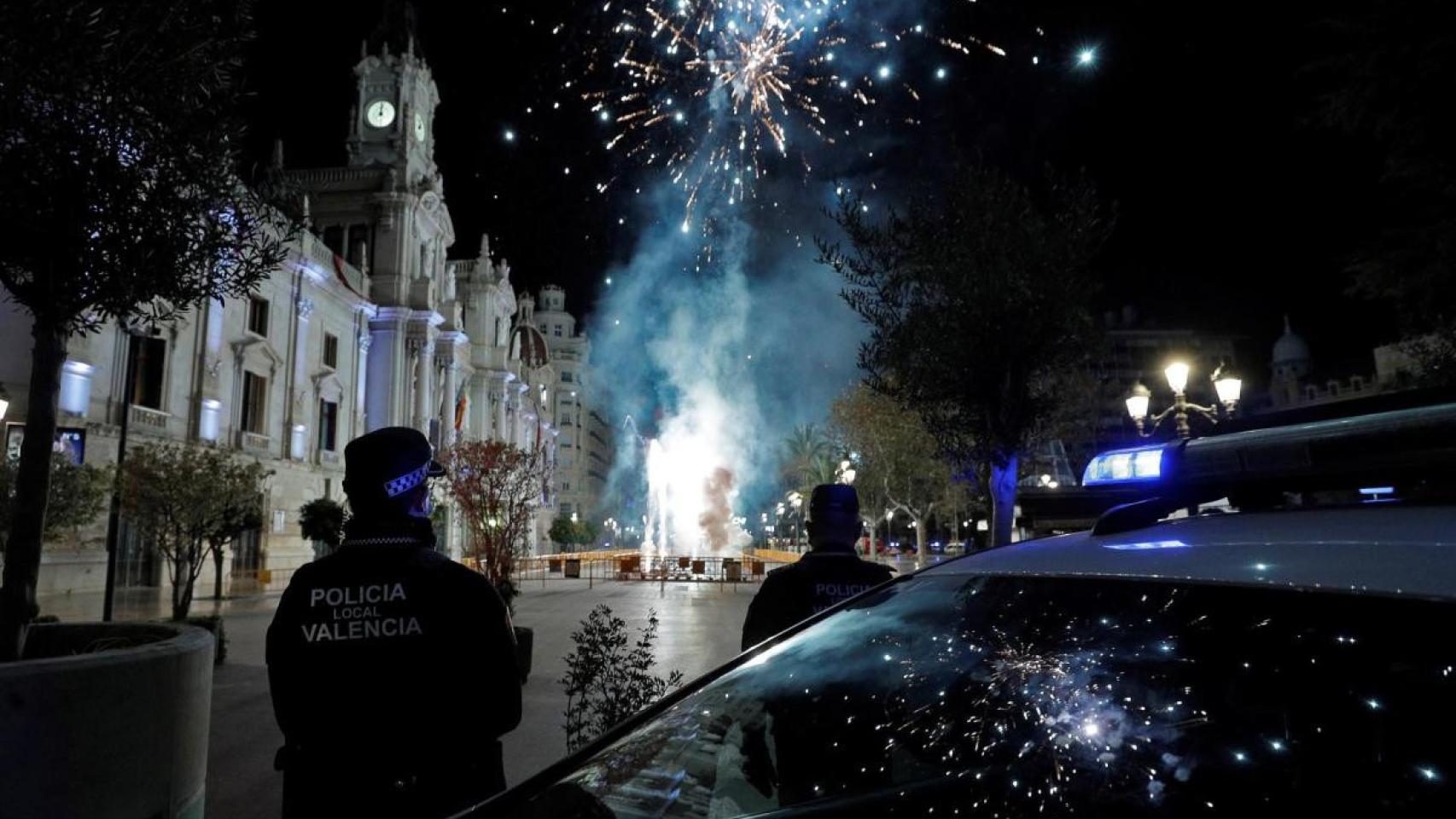 Espectáculo de 2022 en la plaza del Ayuntamiento de Valencia, imagen de archivo. Efe / Manuel Bruque