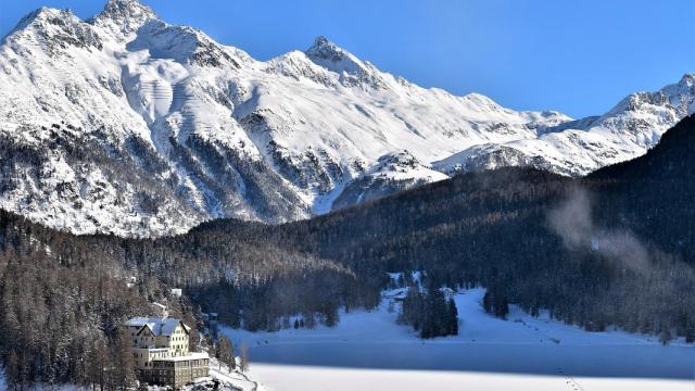 Descubre en qué montañas esquiar.