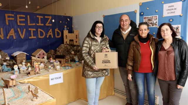 El presidente de la Diputación era recibido en Escalona del Prado por su regidora, Felisa Montarelo