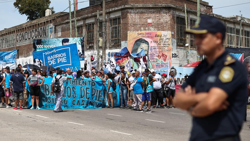 Una carretera bloqueada durante una protesta contra las reformas económicas de Milei, este jueves.