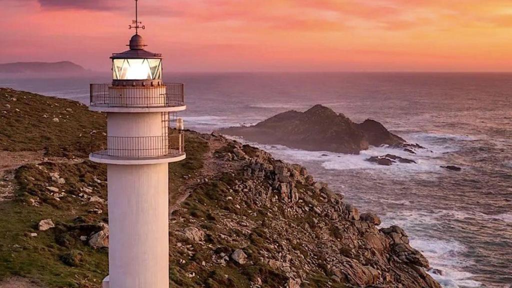 Puesta de sol en el Cabo Touriñán. Foto: Alarmy