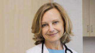 La cardióloga Elizabeth Klodas de la Clínica Mayo y el centro Johns Hopkins.