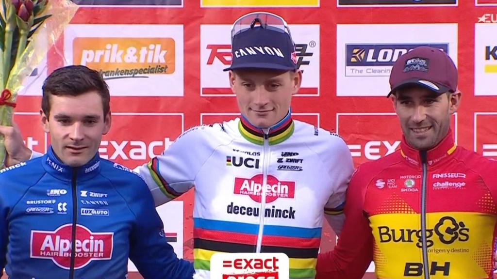 Felipe Orts, a la derecha del todo, junto a Mathieu Van der Poel y Vermeersch en el podio.