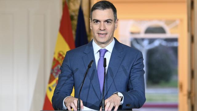 Pedro Sánchez, presidente del Gobierno, durante su declaración institucional Moncloa, este viernes.