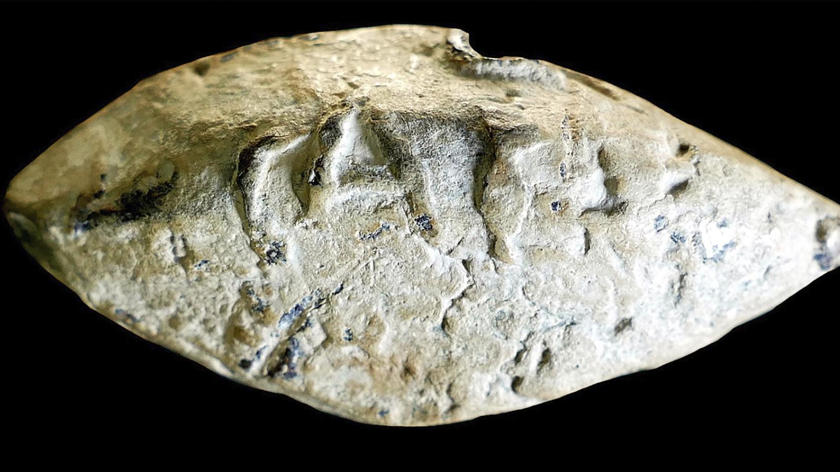 El proyectil de plomo hallado en Montilla y relacionado con la guerra civil romana de César y Pompeyo.