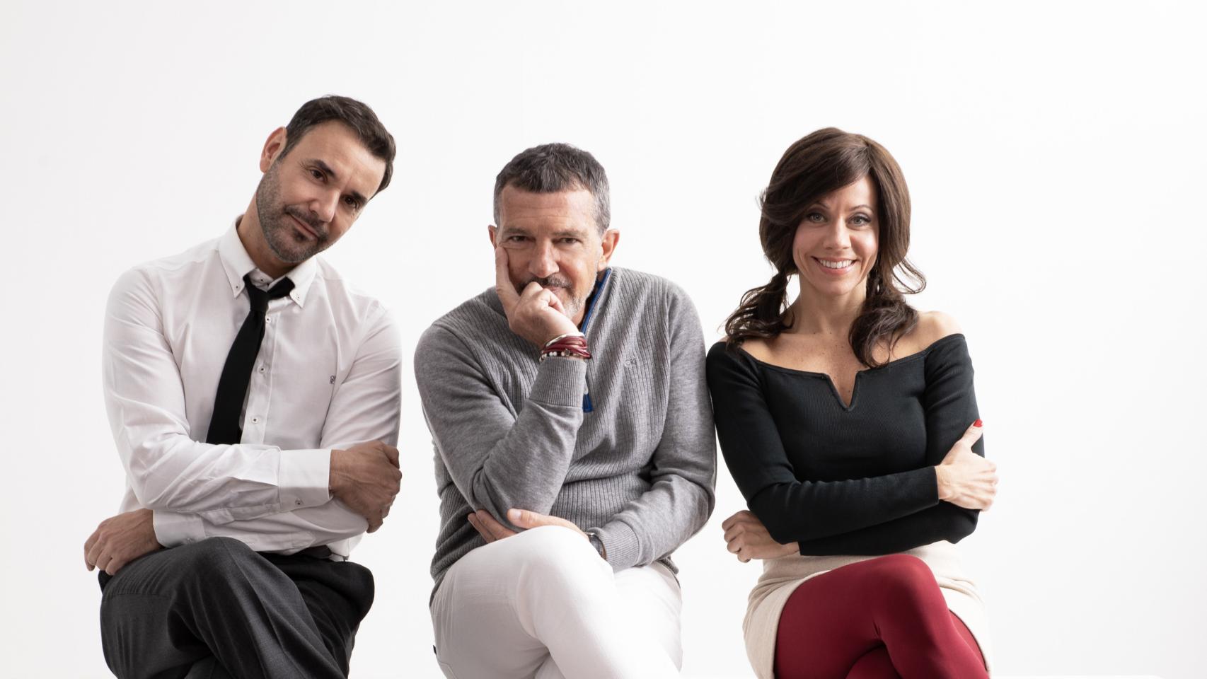 Foto del elenco.